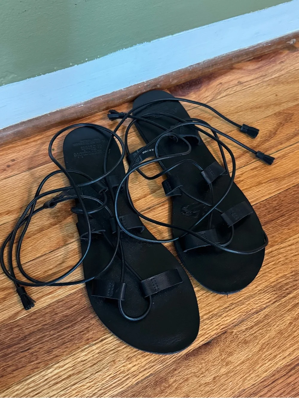Black Lace-Up Flat Sandals - Women's Stylish Strappy Footwear Size 9 Abercrombie